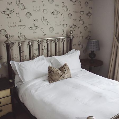 Longlands Inn & Cottages Carnforth Εξωτερικό φωτογραφία A bedroom at the hotel