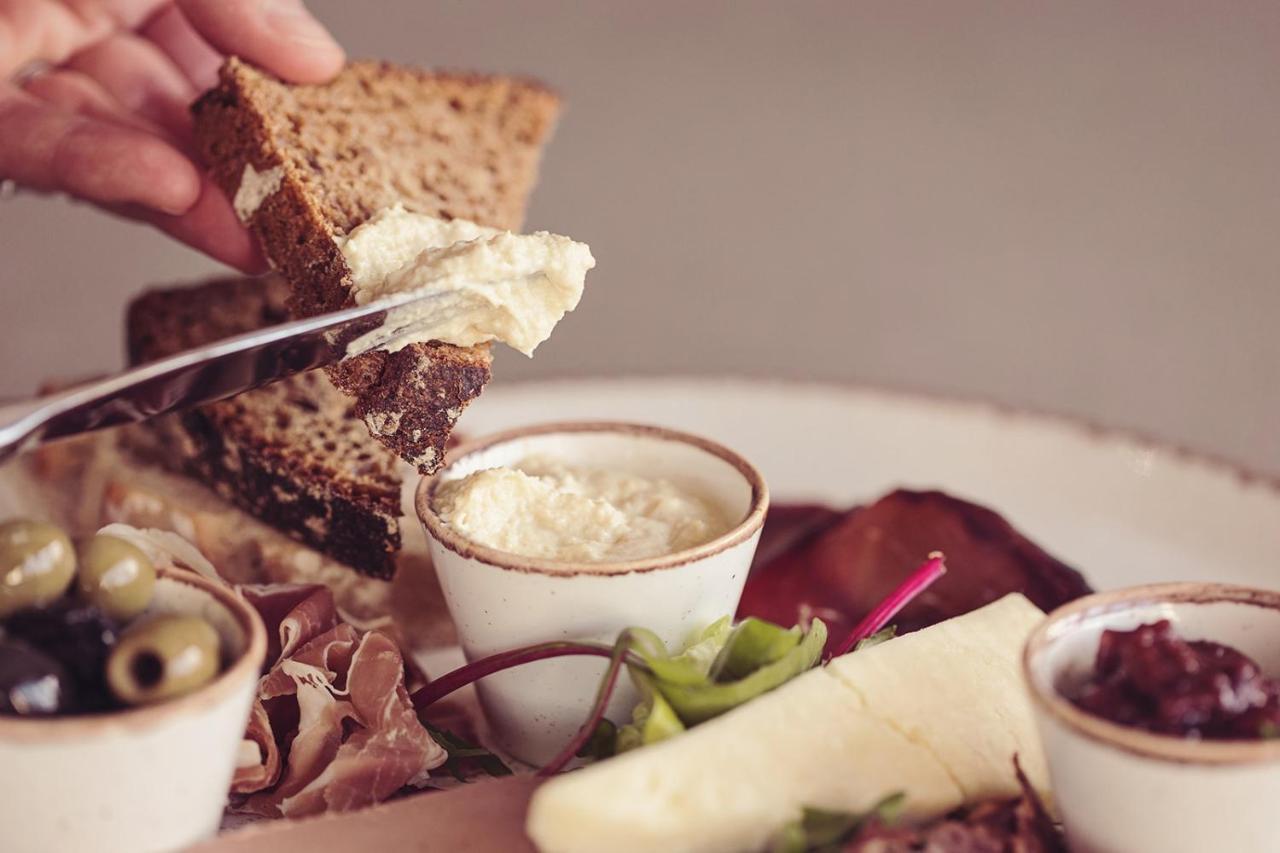Longlands Inn & Cottages Carnforth Εξωτερικό φωτογραφία A cheese board