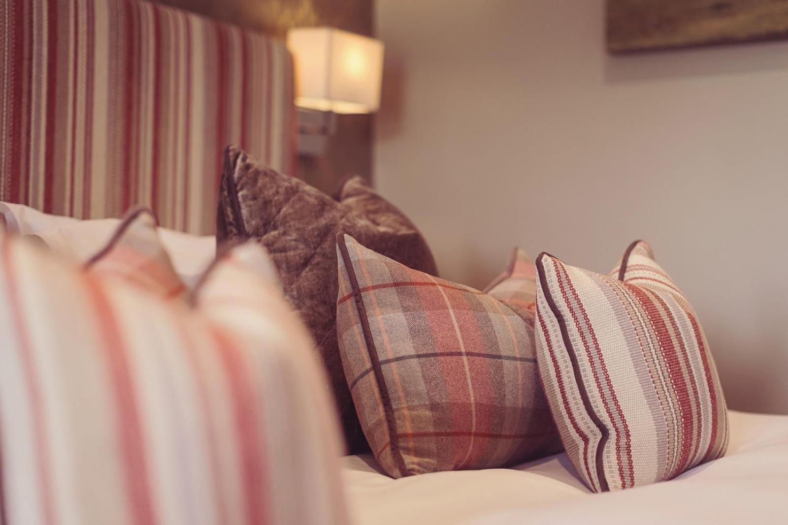 Longlands Inn & Cottages Carnforth Εξωτερικό φωτογραφία Cushions on a bed