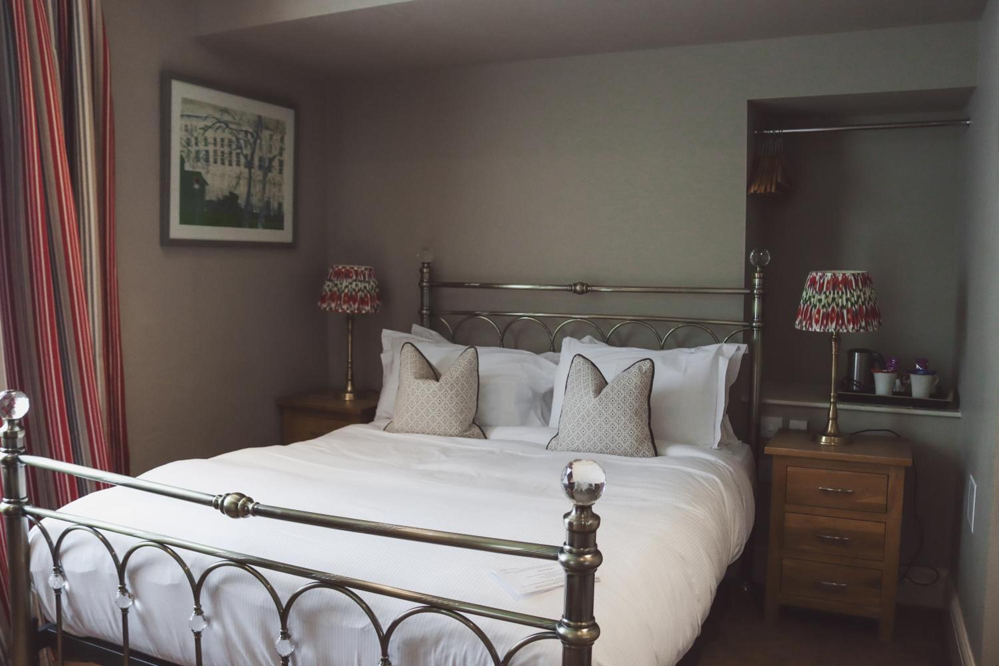 Longlands Inn & Cottages Carnforth Εξωτερικό φωτογραφία A bedroom at The Old parsonage