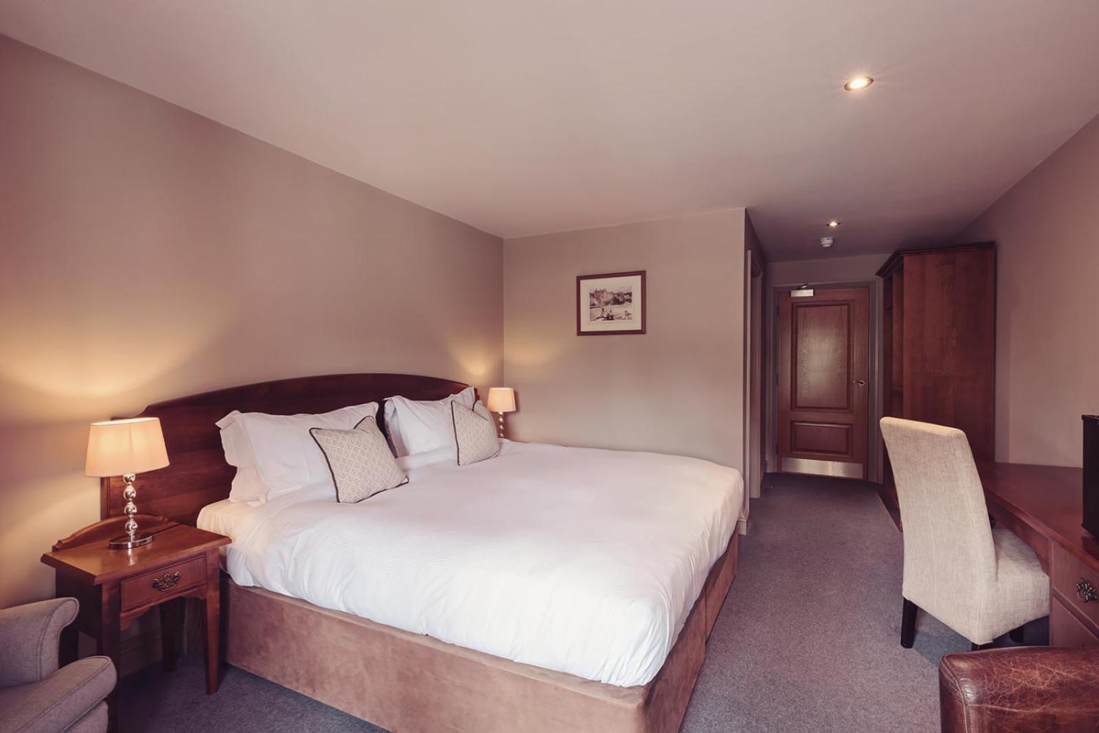 Longlands Inn & Cottages Carnforth Εξωτερικό φωτογραφία A bedroom at the hotel