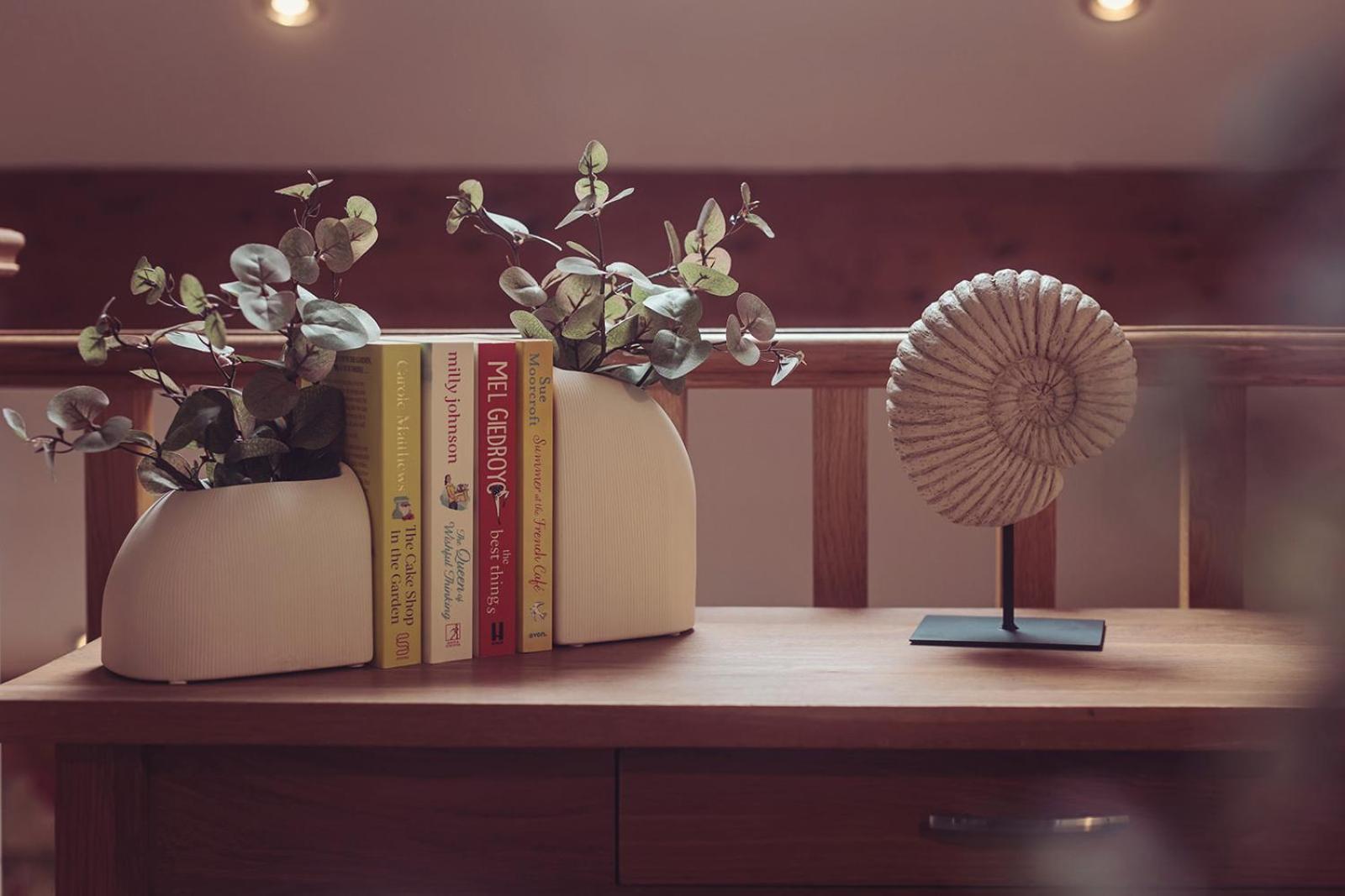 Longlands Inn & Cottages Carnforth Εξωτερικό φωτογραφία A 3D rendering of a bookshelf