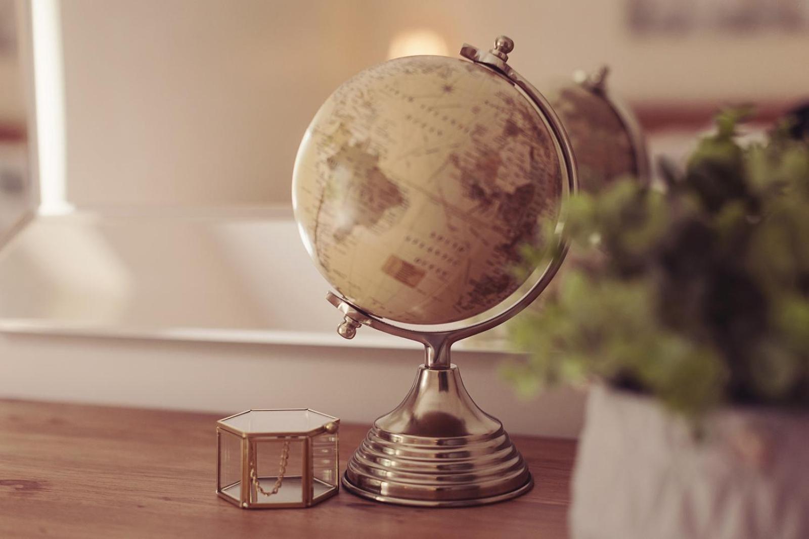 Longlands Inn & Cottages Carnforth Εξωτερικό φωτογραφία A globe