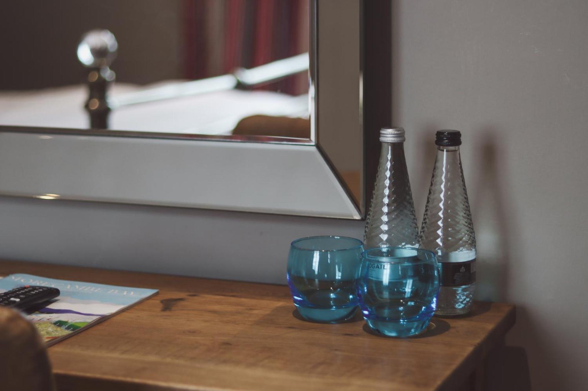 Longlands Inn & Cottages Carnforth Εξωτερικό φωτογραφία Bottled water in a hotel room