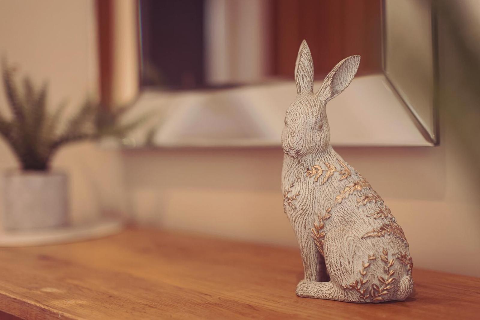 Longlands Inn & Cottages Carnforth Εξωτερικό φωτογραφία A rabbit figurine