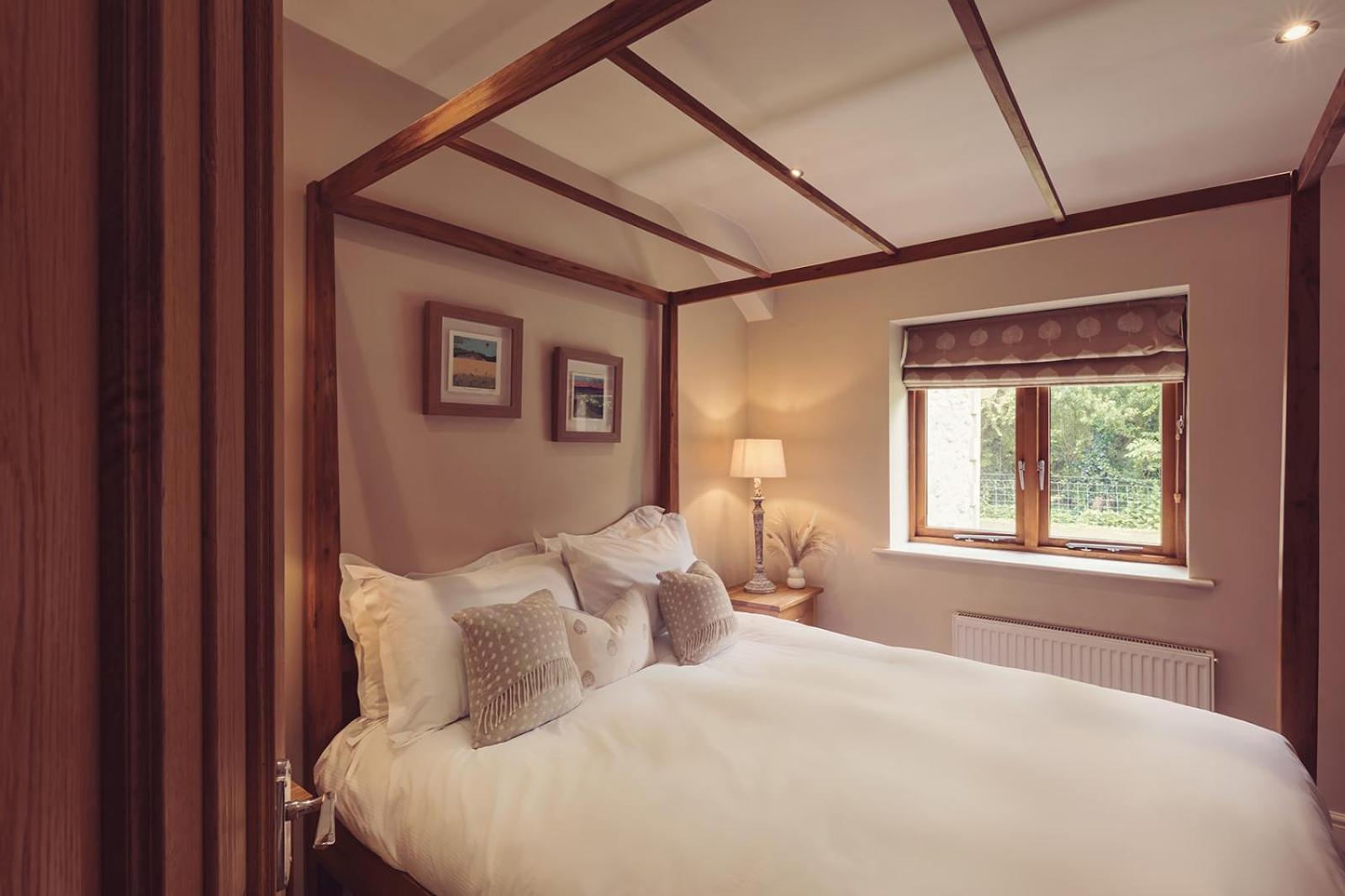 Longlands Inn & Cottages Carnforth Εξωτερικό φωτογραφία A bedroom at the hotel