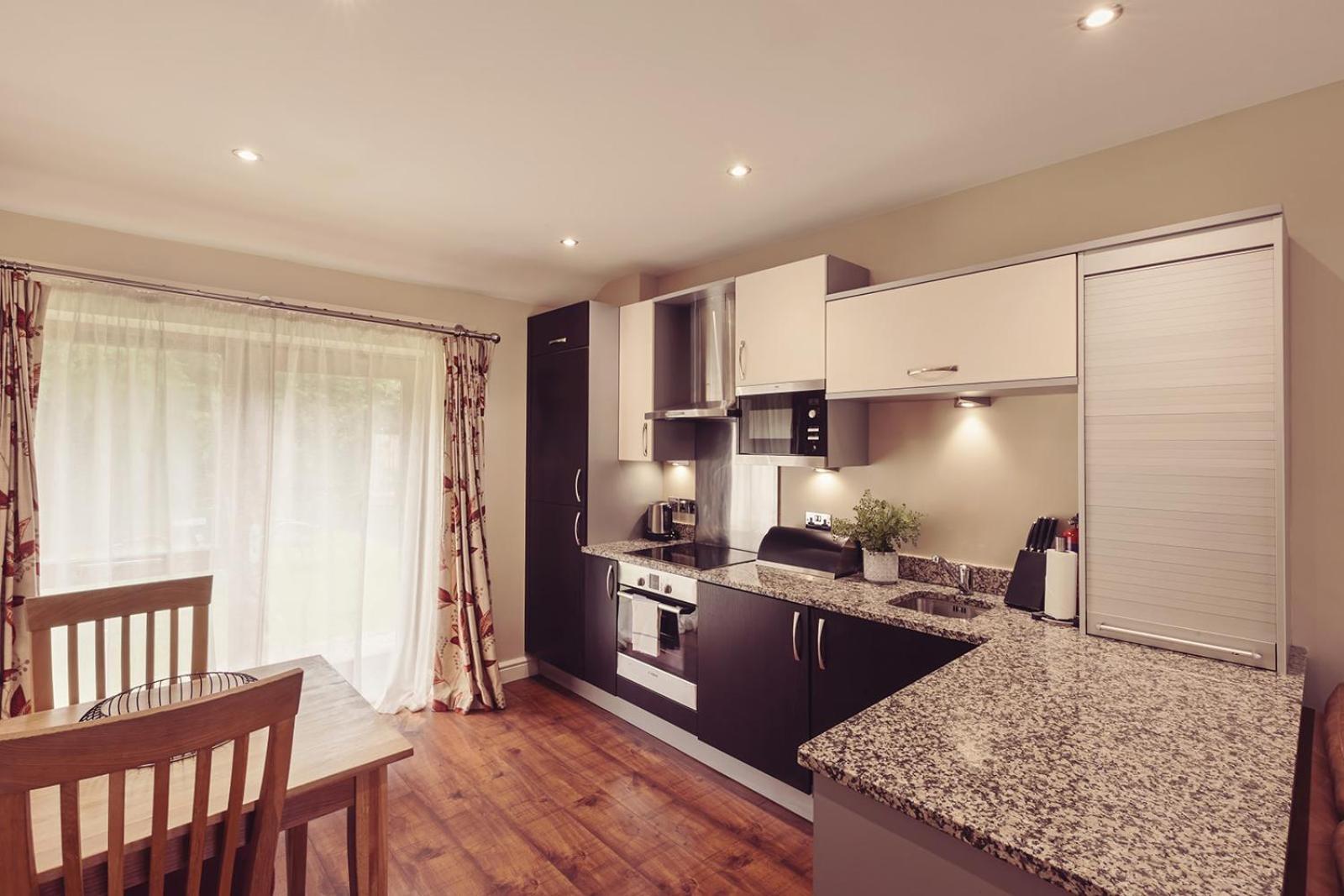 Longlands Inn & Cottages Carnforth Εξωτερικό φωτογραφία A modern kitchen