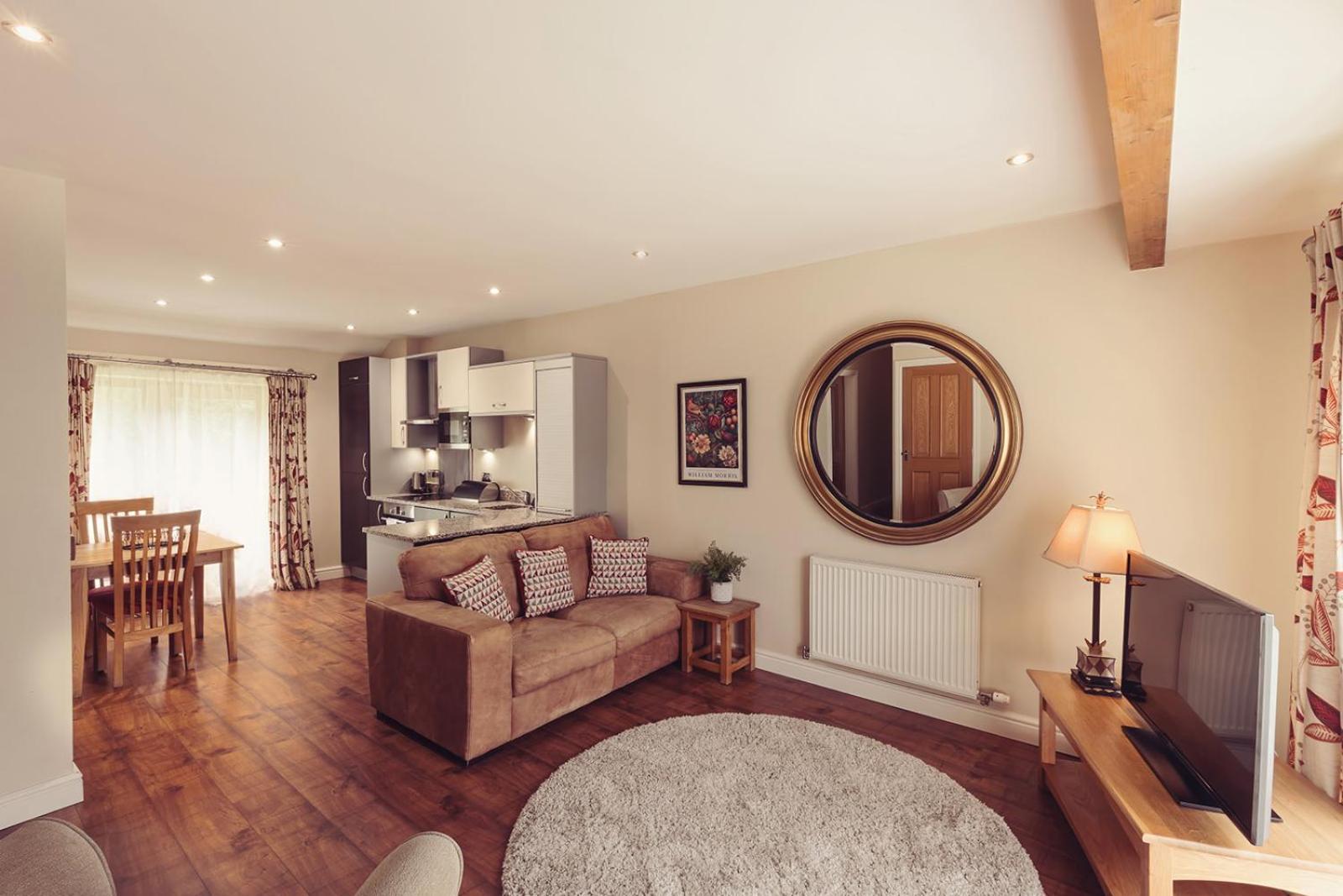 Longlands Inn & Cottages Carnforth Εξωτερικό φωτογραφία Interior of a typical apartment