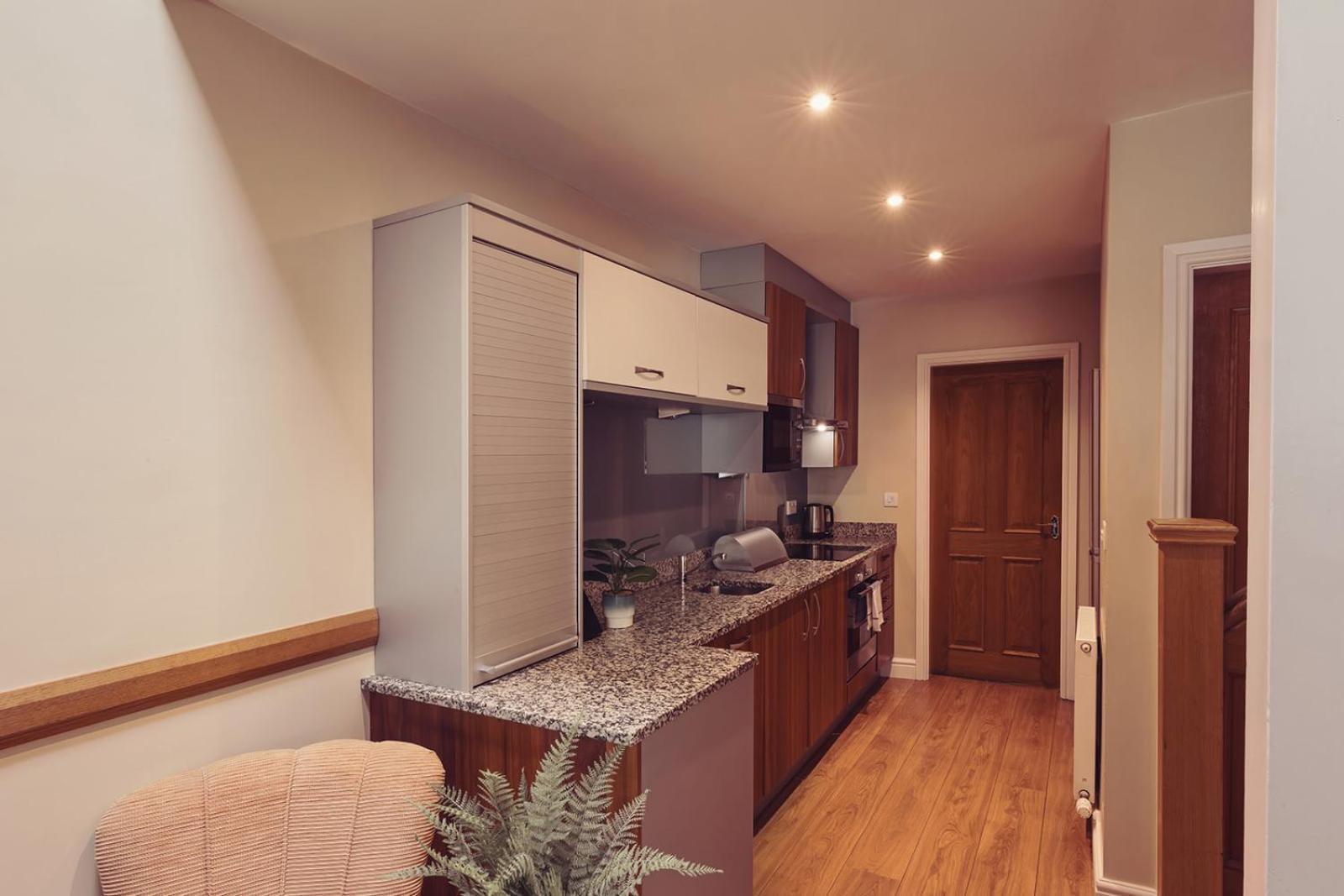 Longlands Inn & Cottages Carnforth Εξωτερικό φωτογραφία A typical studio apartment