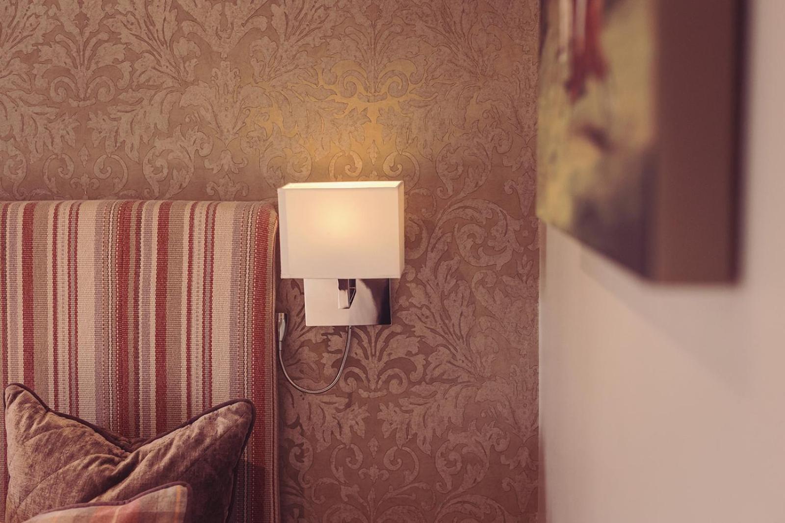 Longlands Inn & Cottages Carnforth Εξωτερικό φωτογραφία A wall light